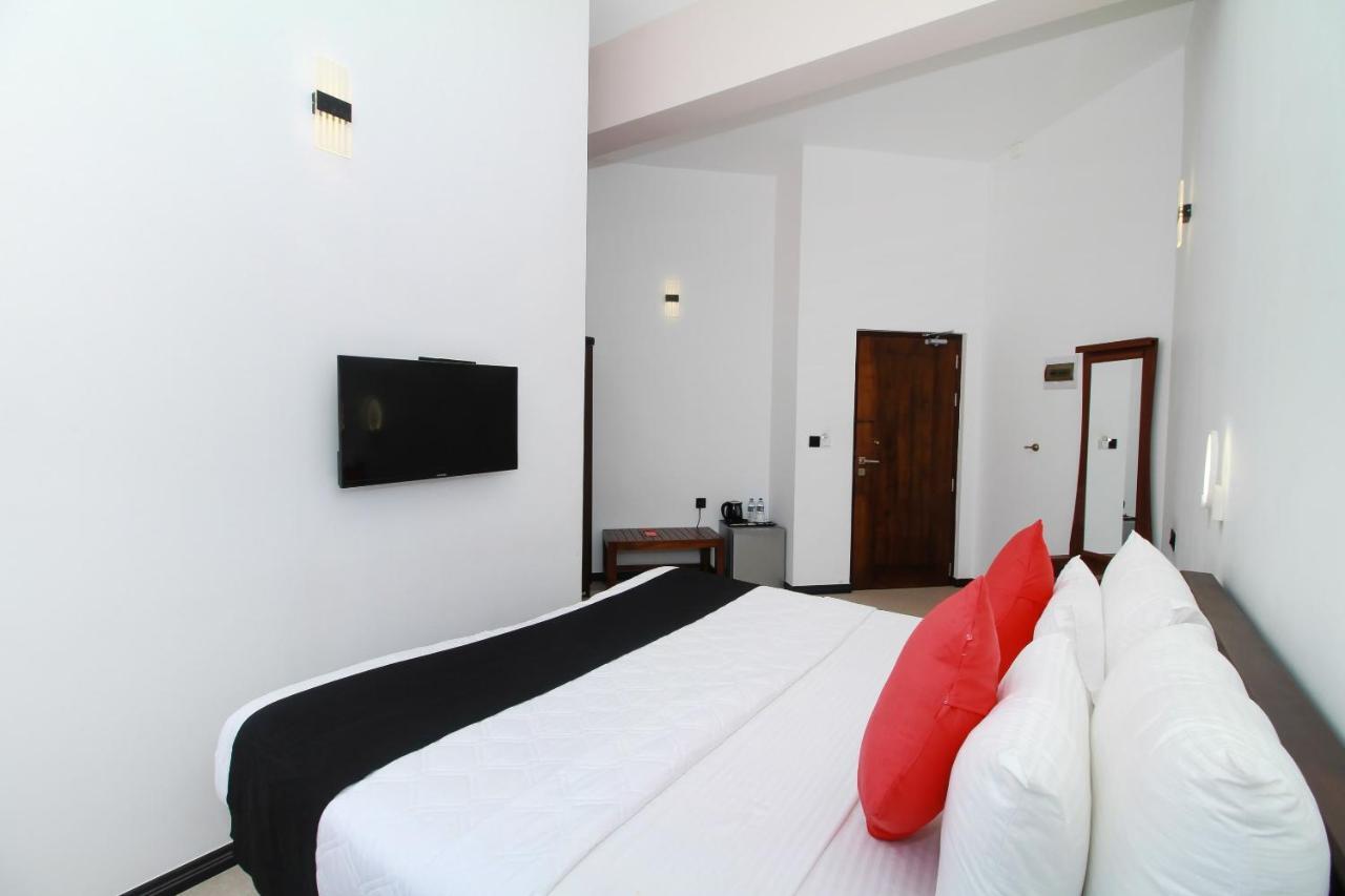 Grace Beach Resort By Travel Corners Negombo Exteriör bild