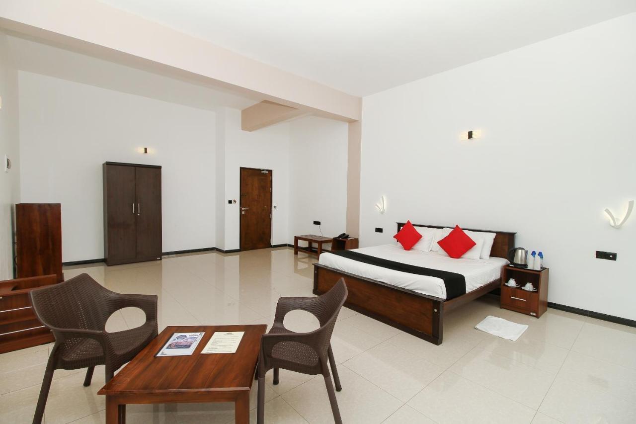 Grace Beach Resort By Travel Corners Negombo Exteriör bild