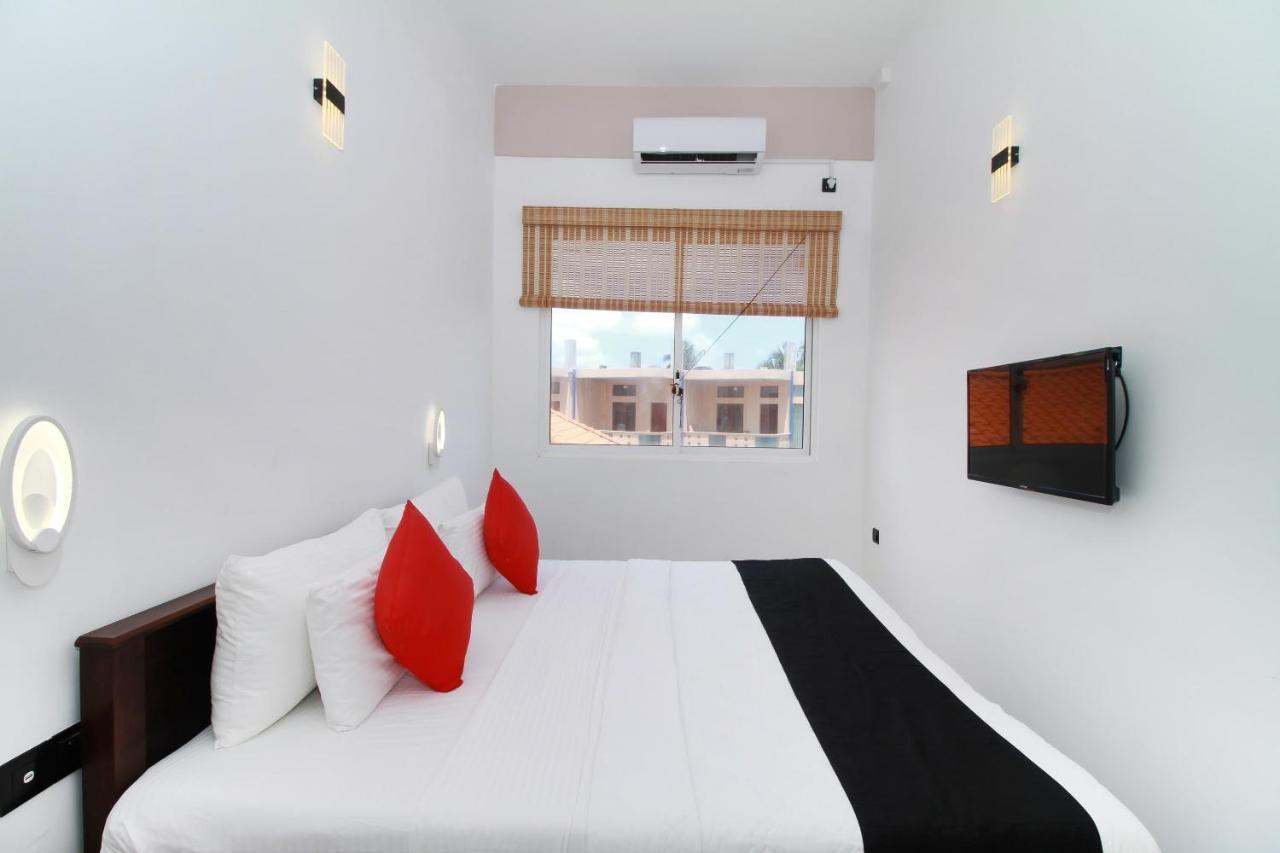 Grace Beach Resort By Travel Corners Negombo Exteriör bild