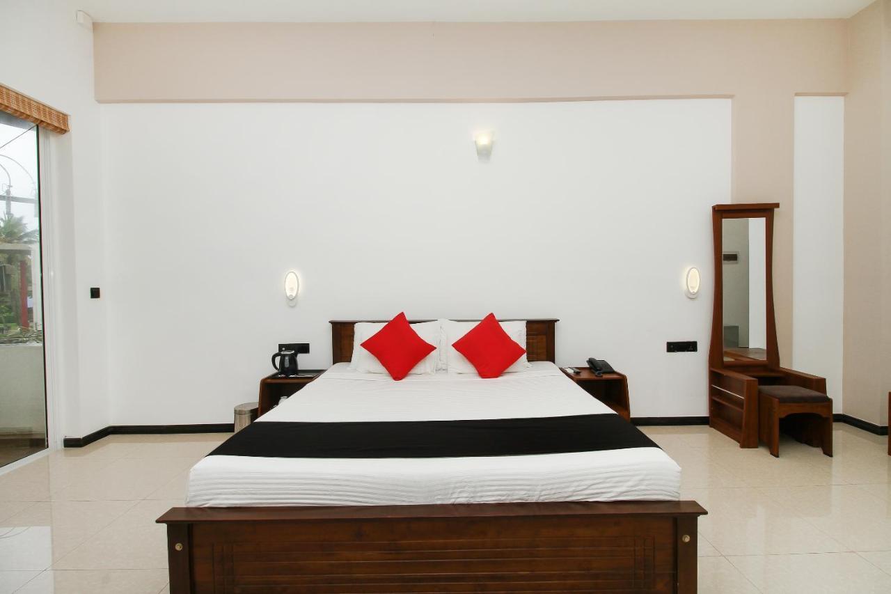 Grace Beach Resort By Travel Corners Negombo Exteriör bild