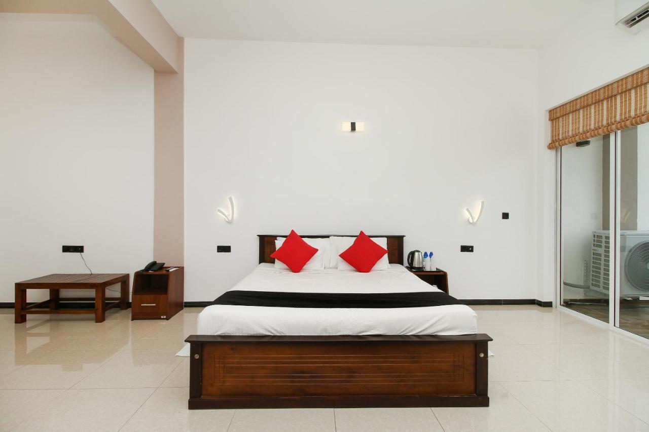 Grace Beach Resort By Travel Corners Negombo Exteriör bild