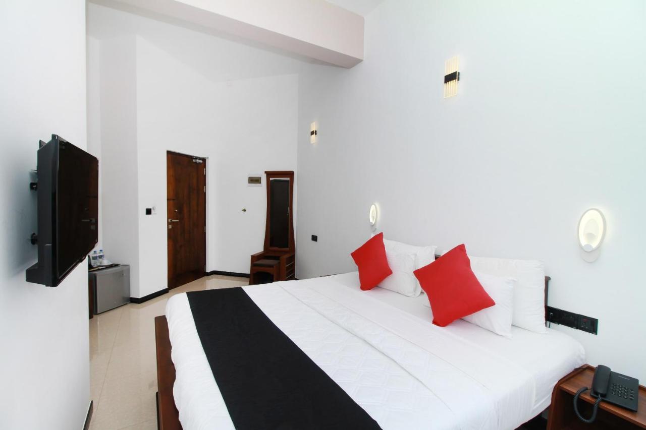 Grace Beach Resort By Travel Corners Negombo Exteriör bild